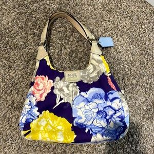 Navy floral COACH handbag. So cute for spring!